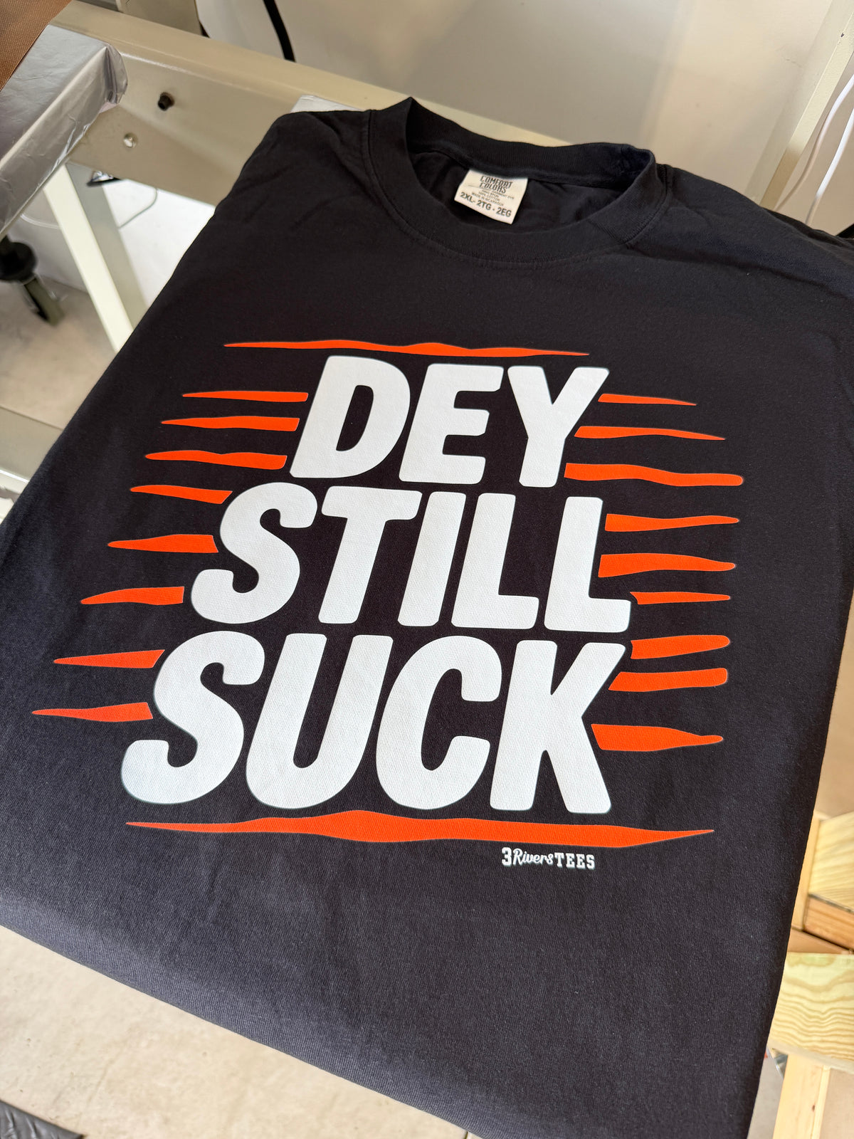 Dey Still Suck Tee